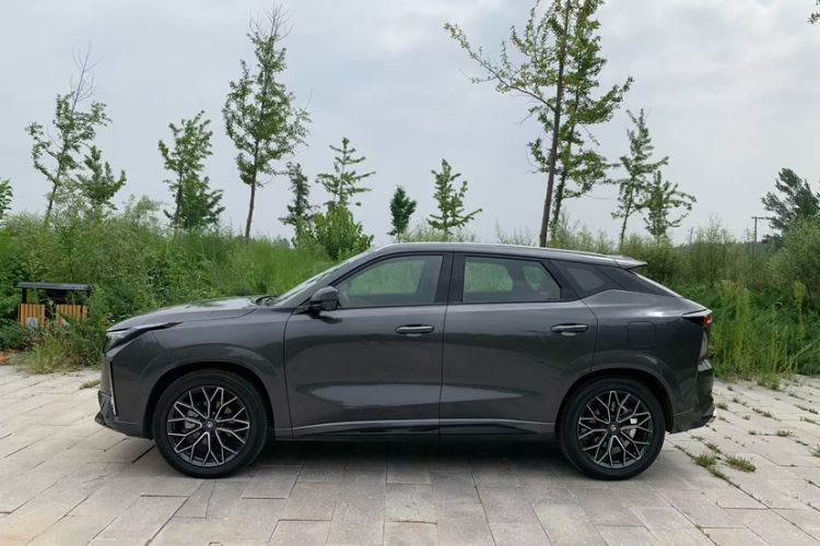 Used CHANGAN UNI-Z 2025 1.5T Premium Edition Exterior 2
