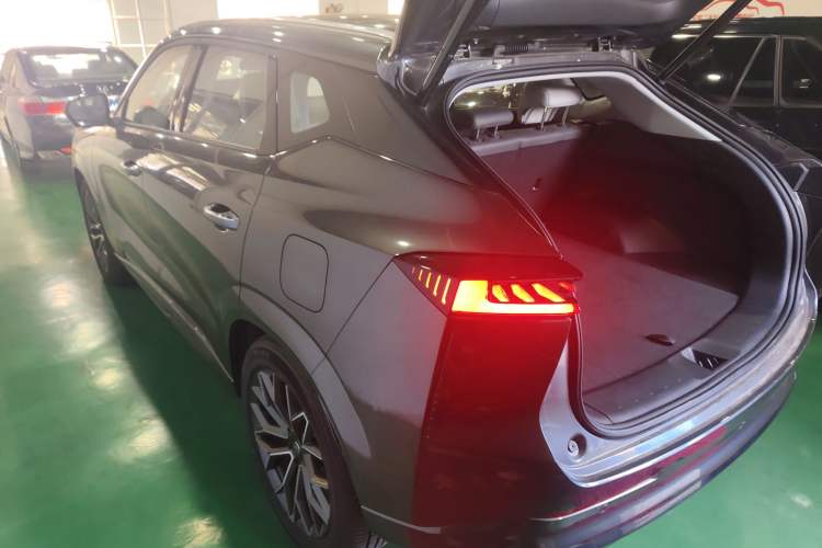 Used CHANGAN UNI-Z 2025 1.5T Premium Edition Exterior 2
