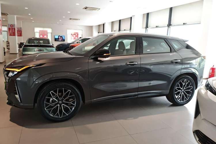 Used CHANGAN UNI-Z 2025 1.5T Premium Edition Exterior 3