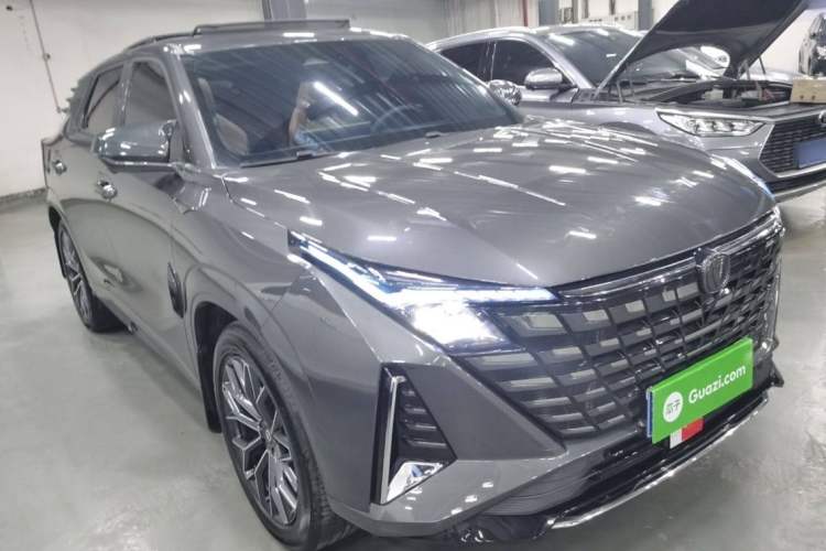 Used CHANGAN UNI-Z 2025 1.5T Luxury Version Exterior 3