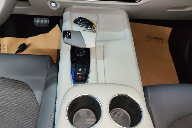 Used CHANGAN UNI-Z 2025 1.5T Luxury Version Gear Lever