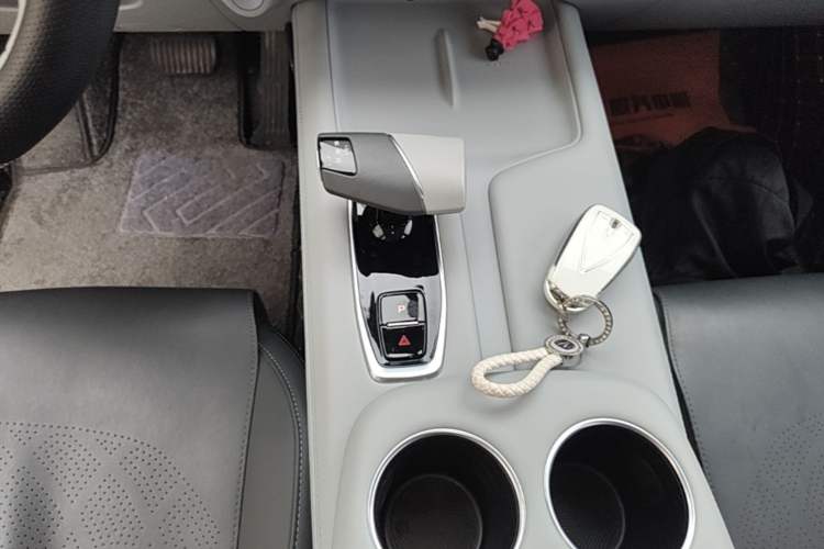 Used CHANGAN UNI-Z 2025 1.5T Luxury Version Gear Lever