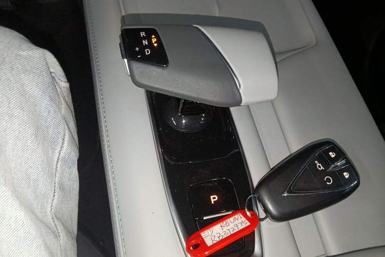 Used CHANGAN UNI-Z 2025 1.5T Premium Edition Gear Lever