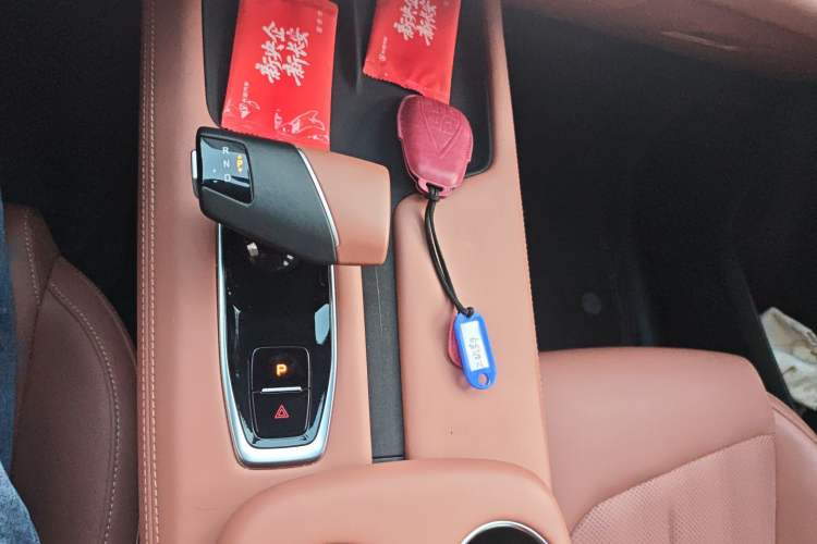 Used CHANGAN UNI-Z 2025 1.5T Premium Edition Gear Lever