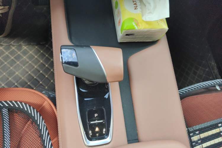 Used CHANGAN UNI-Z 2025 1.5T Luxury Version Gear Lever