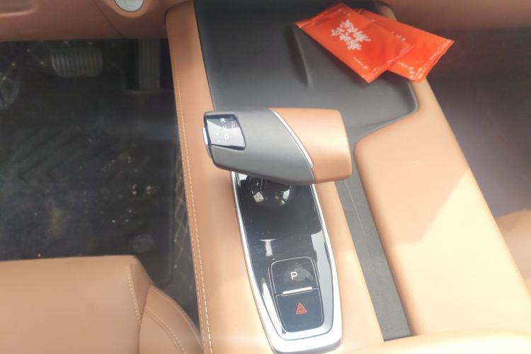 Used CHANGAN UNI-Z 2025 1.5T Premium Edition Gear Lever