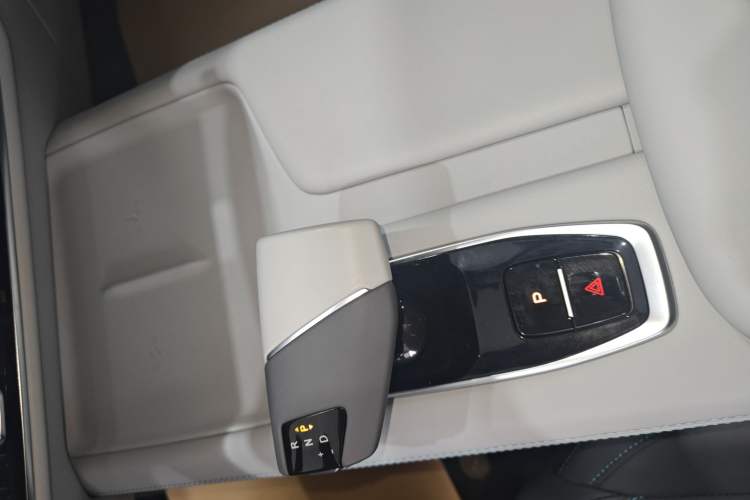 Used CHANGAN UNI-Z 2025 1.5T Premium Edition Gear Lever