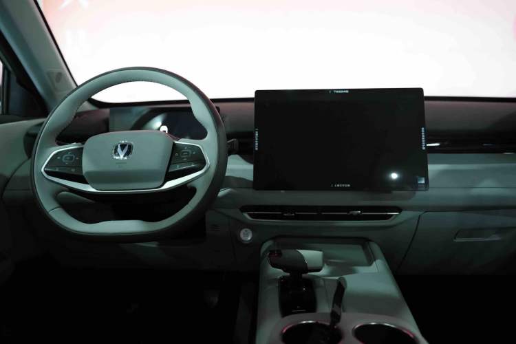 Used CHANGAN UNI-Z 2025 1.5T Luxury Version Interior 1