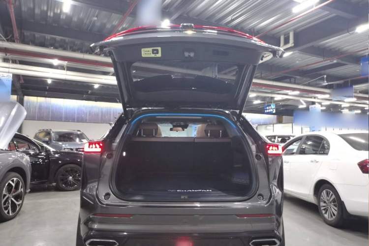 Used CHANGAN UNI-Z 2025 1.5T Luxury Version Interior 6