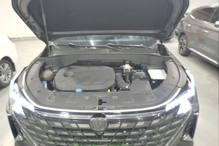 Used CHANGAN UNI-Z 2025 1.5T Luxury Version Interior 7