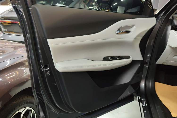Used CHANGAN UNI-Z 2025 1.5T Luxury Version Left Front Door Interior