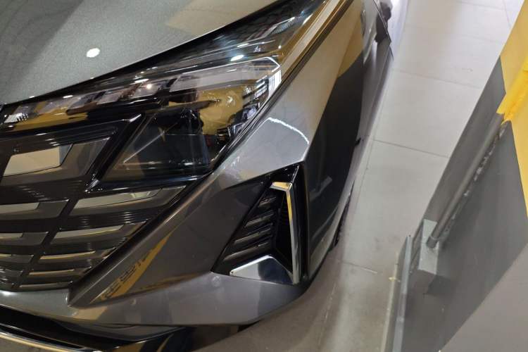 Used CHANGAN UNI-Z 2025 1.5T Luxury Version Left Front Headlight