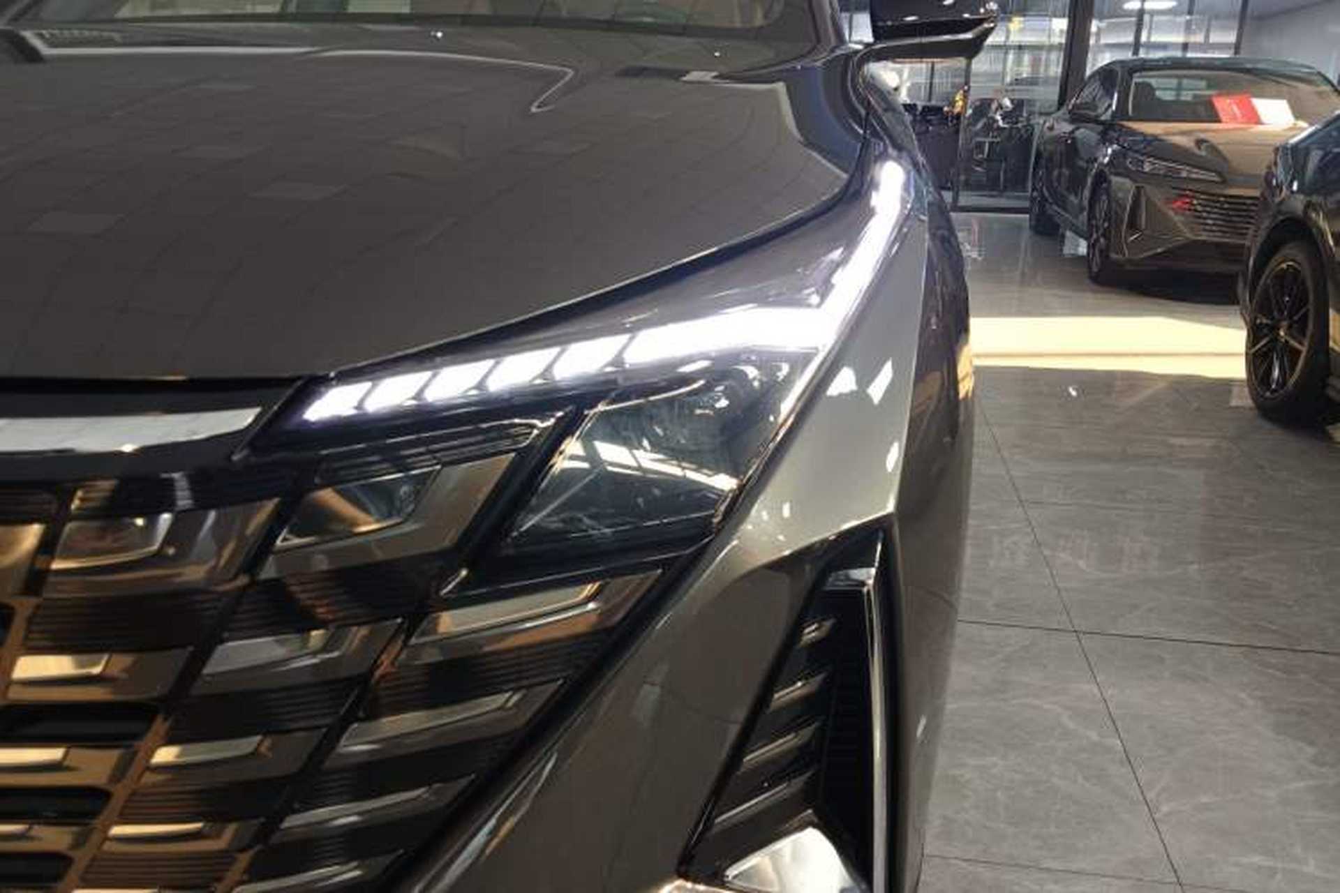 Used CHANGAN UNI-Z 2025 1.5T Luxury Version Left Front Headlight