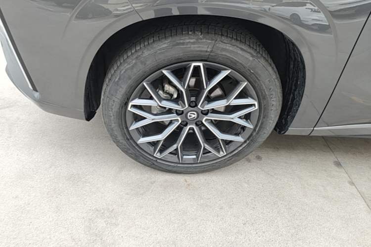 Used CHANGAN UNI-Z 2025 1.5T Luxury Version Left Front Wheel Hub