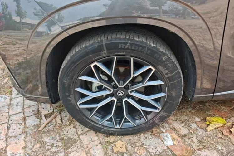 Used CHANGAN UNI-Z 2025 1.5T Premium Edition Left Front Wheel Hub