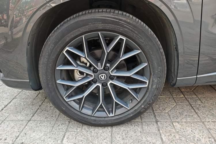 Used CHANGAN UNI-Z 2025 1.5T Premium Edition Left Front Wheel Hub