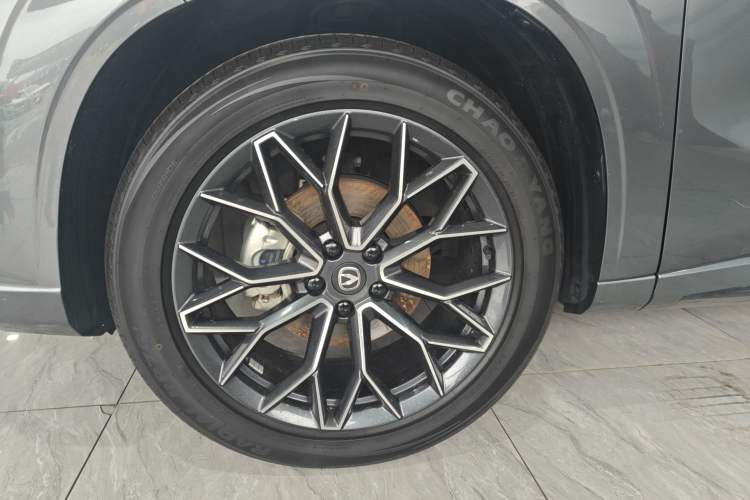 Used CHANGAN UNI-Z 2025 1.5T Premium Edition Left Front Wheel Hub