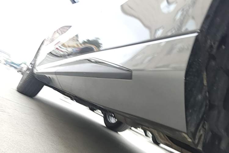 Used CHANGAN UNI-Z 2025 1.5T Luxury Version Left Side Sill