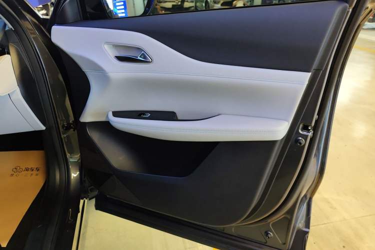 Used CHANGAN UNI-Z 2025 1.5T Luxury Version Right Front Door Interior