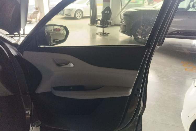 Used CHANGAN UNI-Z 2025 1.5T Premium Edition Right Front Door Interior