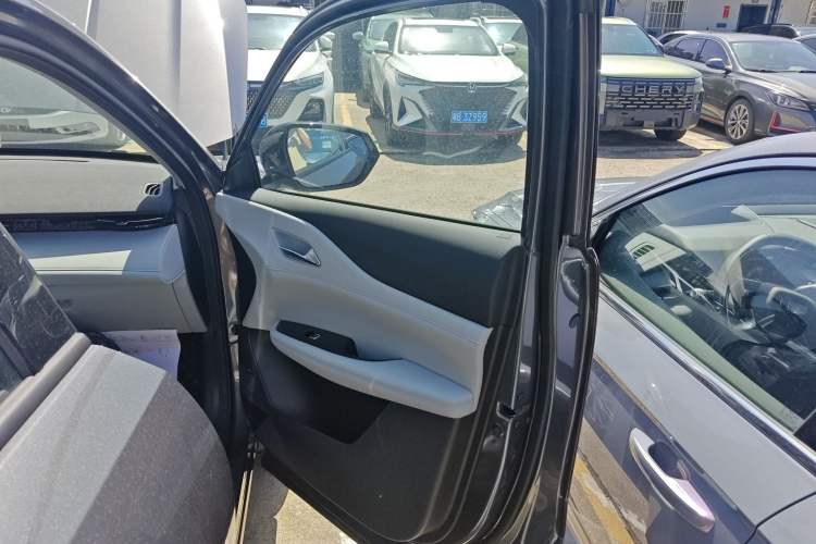 Used CHANGAN UNI-Z 2025 1.5T Premium Edition Right Front Door Interior