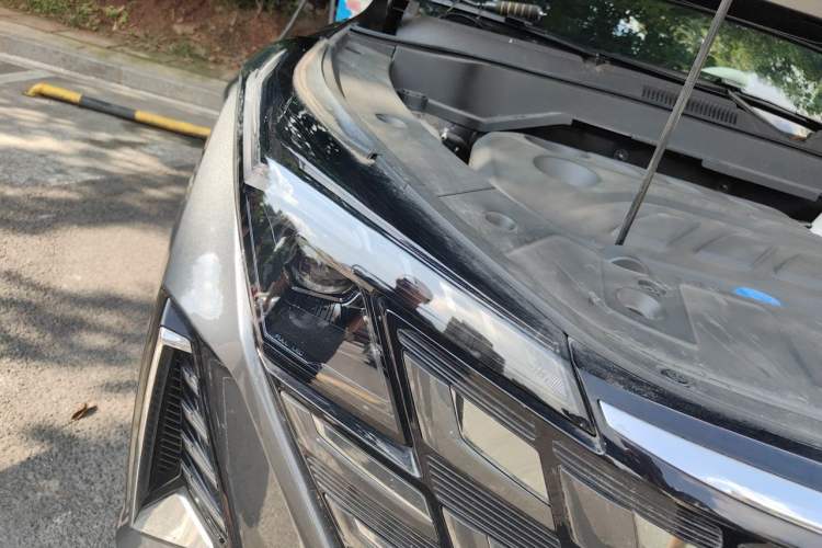 Used CHANGAN UNI-Z 2025 1.5T Luxury Version Right Front Headlight