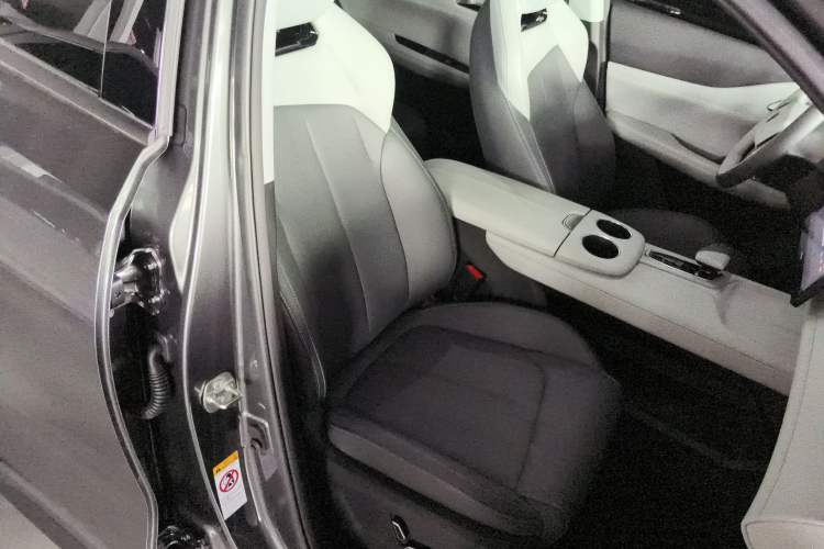 Used CHANGAN UNI-Z 2025 1.5T Premium Edition Right Front Seat