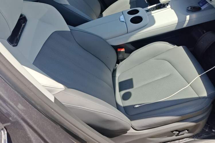 Used CHANGAN UNI-Z 2025 1.5T Premium Edition Right Front Seat
