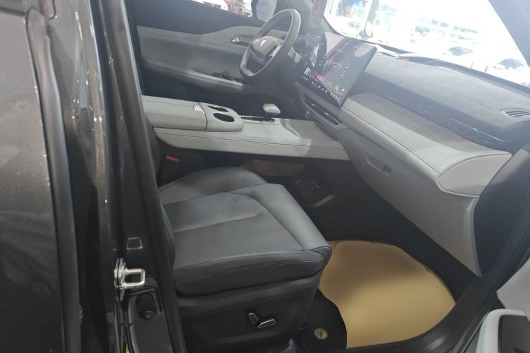 Used CHANGAN UNI-Z 2025 1.5T Premium Edition Right Front Seat