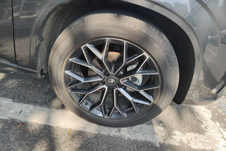 Used CHANGAN UNI-Z 2025 1.5T Luxury Version Right Front Wheel Hub