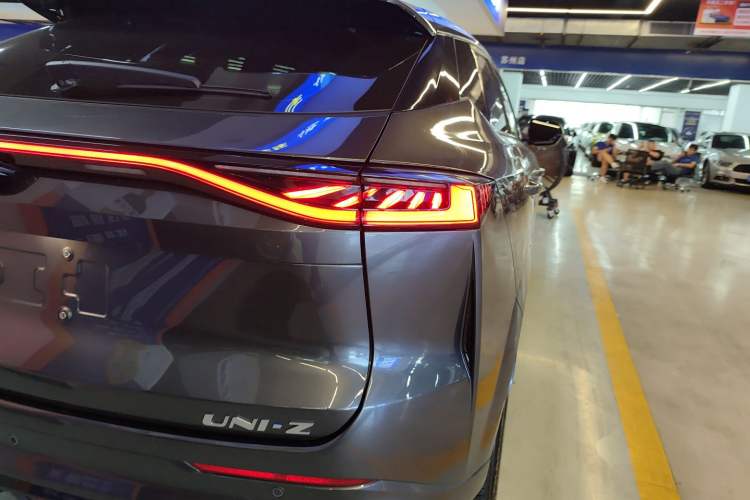 Used CHANGAN UNI-Z 2025 1.5T Luxury Version Right Rear Taillight