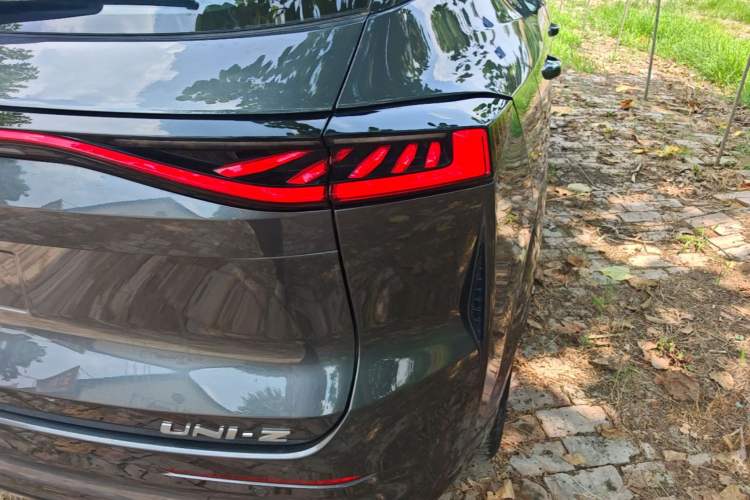 Used CHANGAN UNI-Z 2025 1.5T Premium Edition Right Rear Taillight