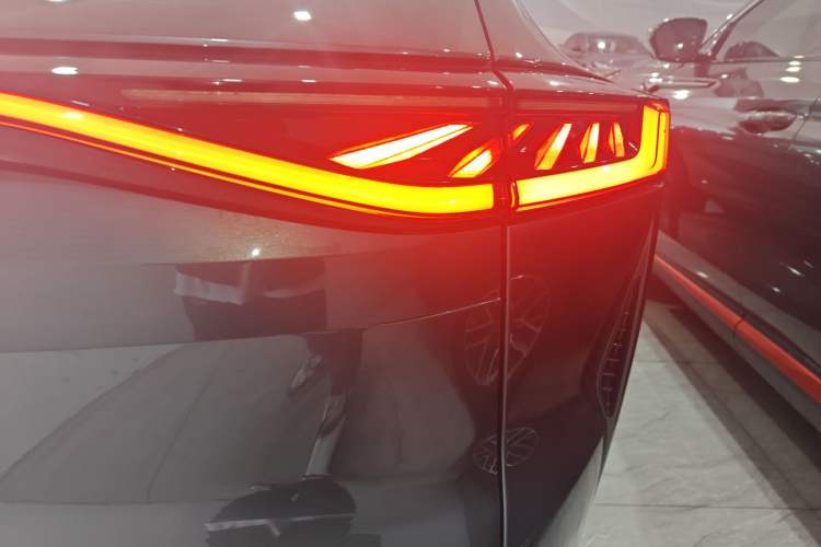 Used CHANGAN UNI-Z 2025 1.5T Premium Edition Right Rear Taillight