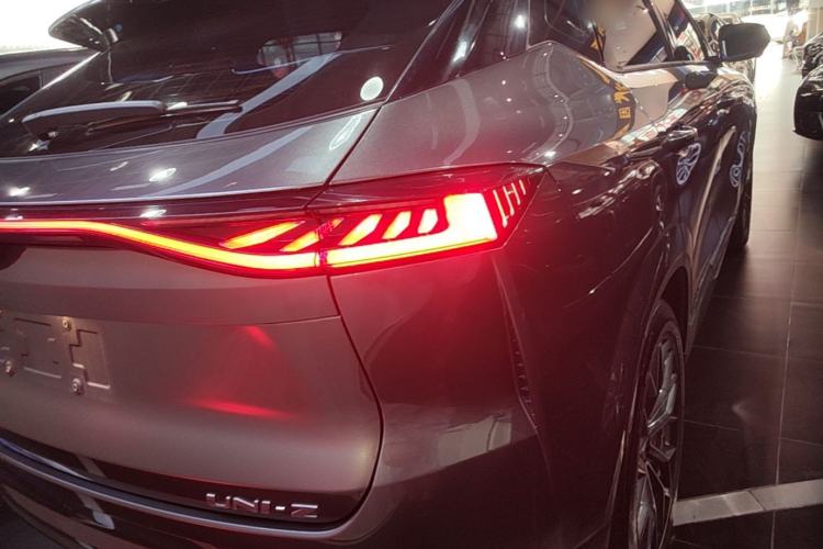 Used CHANGAN UNI-Z 2025 1.5T Luxury Version Right Rear Taillight