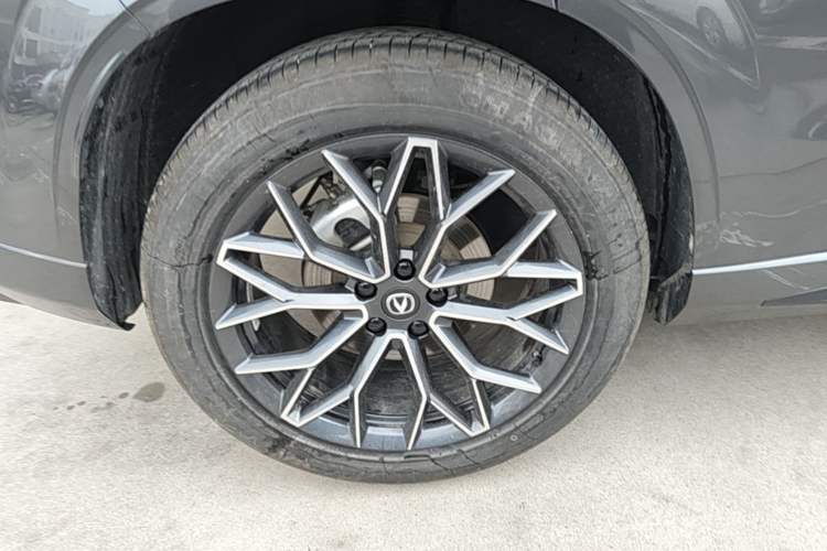 Used CHANGAN UNI-Z 2025 1.5T Luxury Version Right Rear Wheel Hub