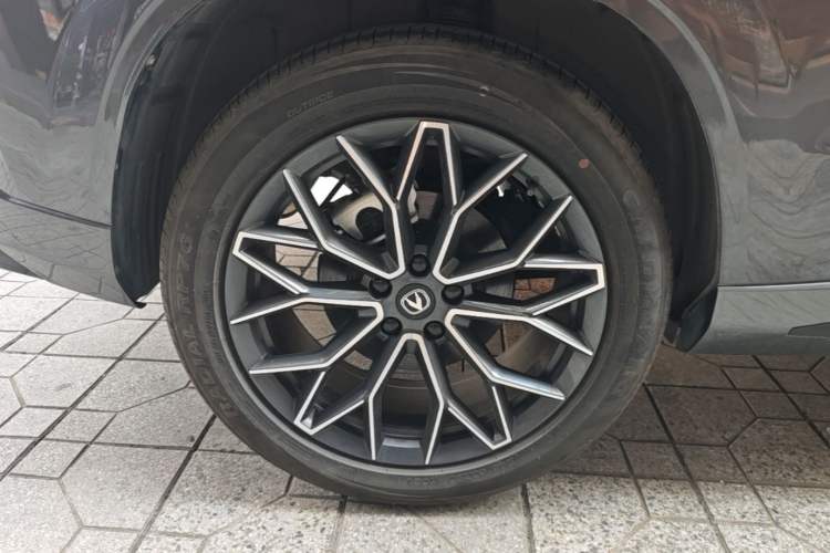Used CHANGAN UNI-Z 2025 1.5T Premium Edition Right Rear Wheel Hub