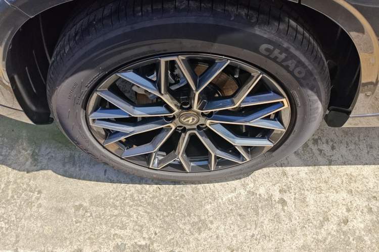 Used CHANGAN UNI-Z 2025 1.5T Premium Edition Right Rear Wheel Hub