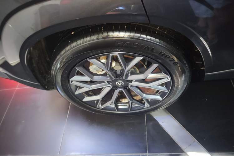 Used CHANGAN UNI-Z 2025 1.5T Luxury Version Right Rear Wheel Hub