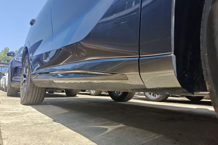 Used CHANGAN UNI-Z 2025 1.5T Premium Edition Right Side Sill
