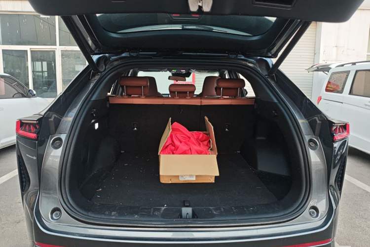 Used CHANGAN UNI-Z 2025 1.5T Premium Edition Trunk