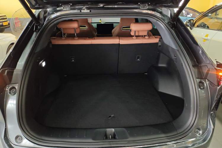 Used CHANGAN UNI-Z 2025 1.5T Luxury Version Trunk