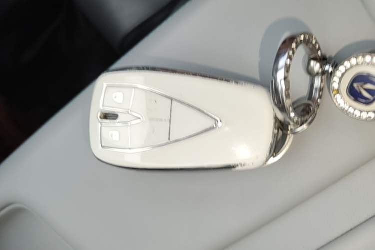 Used CHANGAN UNI-Z 2025 1.5T Luxury Version Vehicle Key