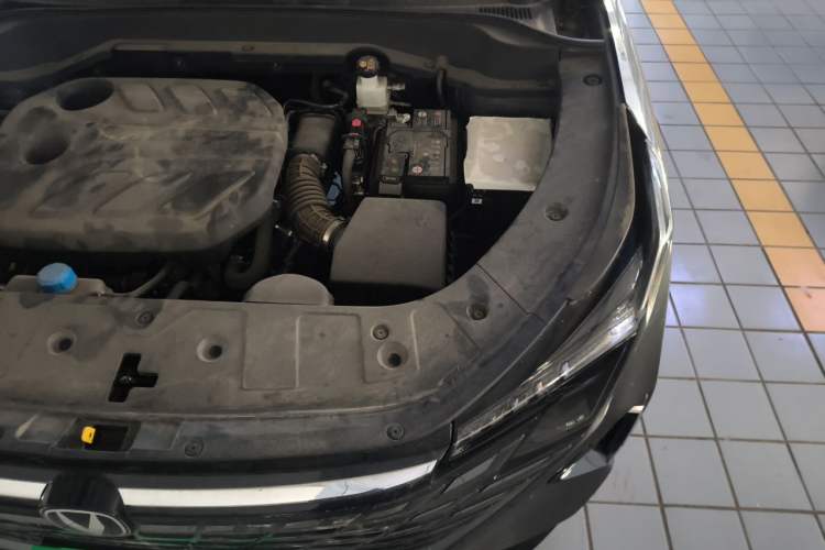 Used CHANGAN UNI-Z 2025 1.5T Premium Edition Engine Bay Left