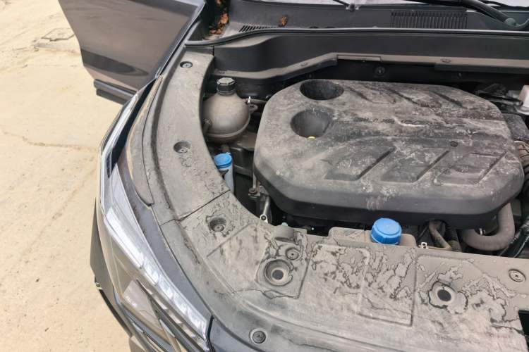 Used CHANGAN UNI-Z 2025 1.5T Premium Edition Engine Bay Right