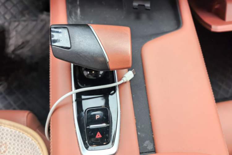 Used CHANGAN UNI-Z 2025 1.5T Premium Edition Gear Lever