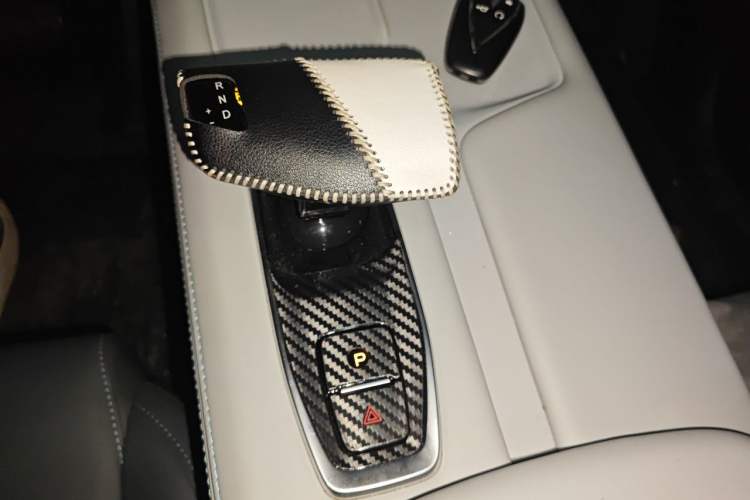Used CHANGAN UNI-Z 2025 1.5T Premium Edition Gear Lever