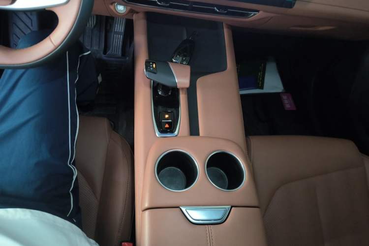 Used CHANGAN UNI-Z 2025 1.5T Premium Edition Gear Lever
