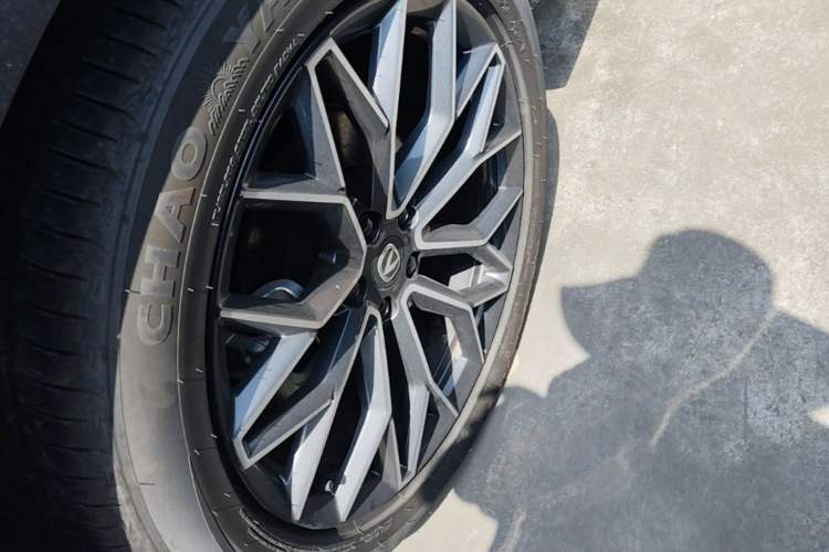 Used CHANGAN UNI-Z 2025 1.5T Premium Edition Left Front Wheel Hub