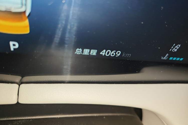 Used CHANGAN UNI-Z 2025 1.5T Premium Edition Odometer Close Up