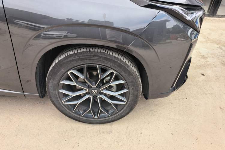 Used CHANGAN UNI-Z 2025 1.5T Premium Edition Right Front Wheel Hub